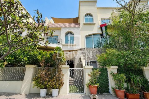 4 bedrooms Townhouse in District 10, UAE No. 199964