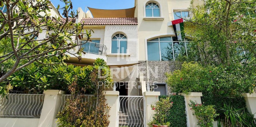4 bedrooms Townhouse in District 10, UAE No. 199964