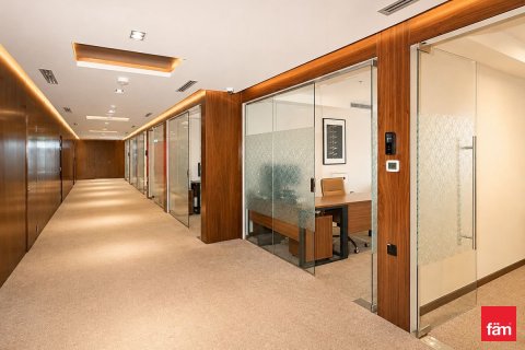 1136.7m² Office in Sheikh Zayed Road, UAE No. 165808 3