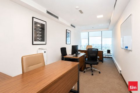 1136.7m² Office in Sheikh Zayed Road, UAE No. 165808 5