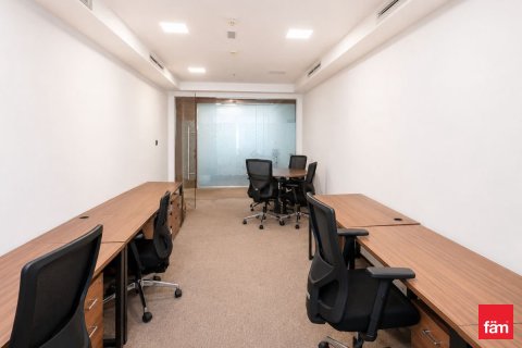 1136.7m² Office in Sheikh Zayed Road, UAE No. 165808 7
