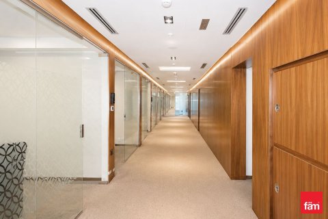 1136.7m² Office in Sheikh Zayed Road, UAE No. 165808 8