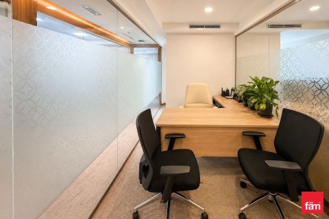 1136.7m² Office in Sheikh Zayed Road, UAE No. 165808 10
