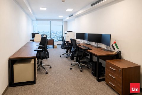 1136.7m² Office in Sheikh Zayed Road, UAE No. 165808 9