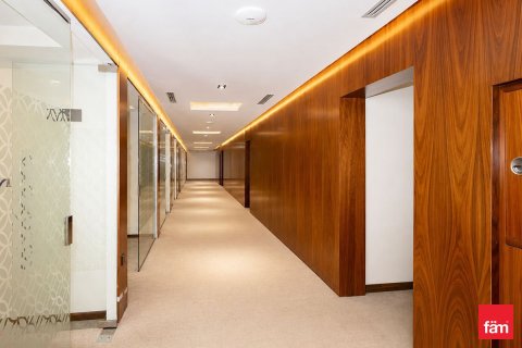 1136.7m² Office in Sheikh Zayed Road, UAE No. 165808 12
