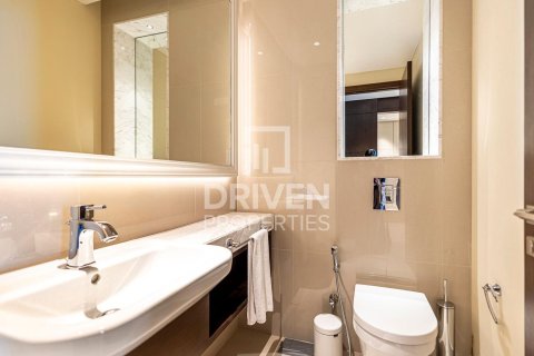 Квартира с 2 спальнями в The Address Residence Fountain Views, ОАЭ №85043 6