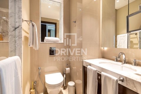 Квартира с 2 спальнями в The Address Residence Fountain Views, ОАЭ №85043 13