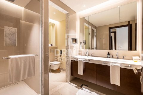 Квартира с 2 спальнями в The Address Residence Fountain Views, ОАЭ №85043 17