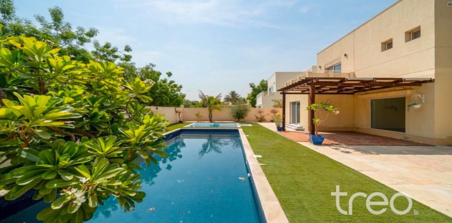 5 bedrooms Villa in Meadows, UAE No. 199043