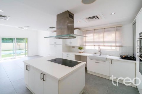 5 bedrooms Villa in Meadows, UAE No. 199043 15