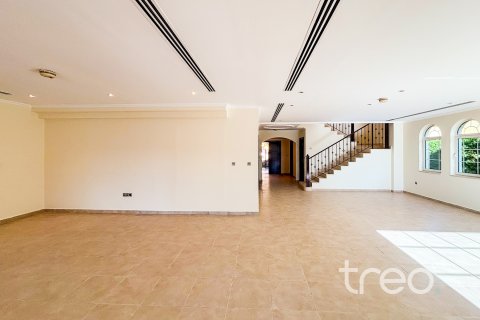 Villa de 4 dormitorios en Legacy, UAE No. 199045 9
