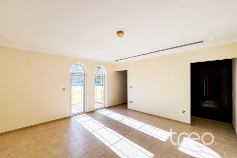 Villa de 4 dormitorios en Legacy, UAE No. 199045 8