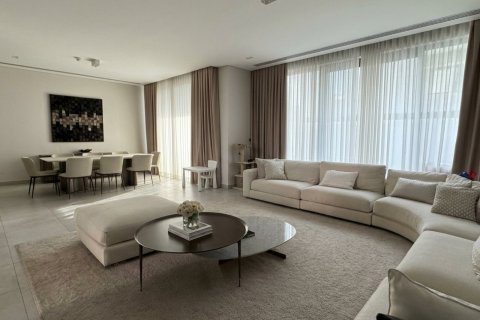 Вилла с 4 спальнями в Дубай, ОАЭ №146803 3