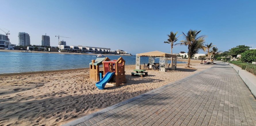 Villa de 4 dormitorios  No. 124432