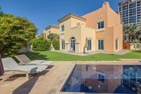 Вилла с 5 спальнями в Dubai Sports City, ОАЭ №146813 11