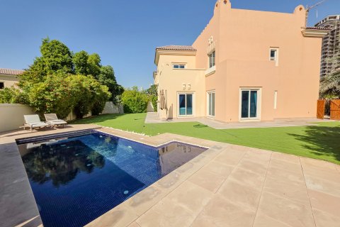 Вилла с 5 спальнями в Dubai Sports City, ОАЭ №146813 12