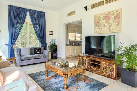 Вилла с 5 спальнями в Dubai Sports City, ОАЭ №146813 3