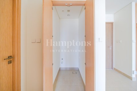 Квартира с 1 спальней в Mina Rashid, ОАЭ №151341 3