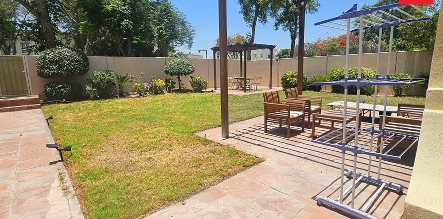Villa de 3 dormitorios en Dubai, UAE No. 163632