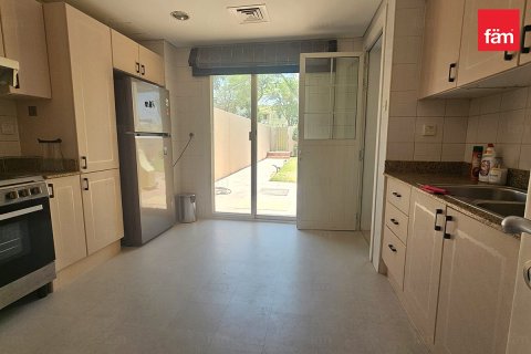 Villa de 3 dormitorios en Dubai, UAE No. 163632 10