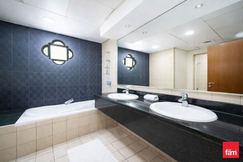 Villa de 4 chambres à Jumeirah Islands, UAE No. 144576 15