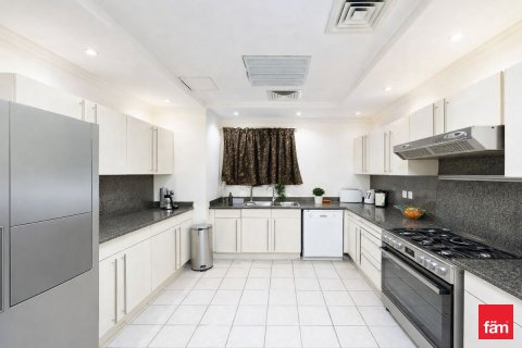 Villa de 4 chambres à Jumeirah Islands, UAE No. 144576 9