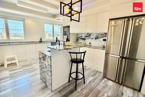 4 bedrooms Villa in Dubai, UAE No. 210589 3