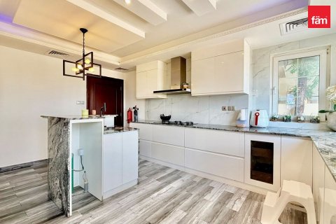 4 bedrooms Villa in Dubai, UAE No. 210589 4