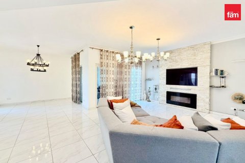 4 bedrooms Villa in Dubai, UAE No. 210589 9