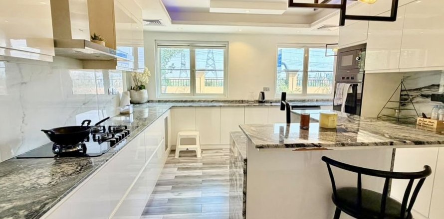 4 bedrooms Villa in Dubai, UAE No. 210589