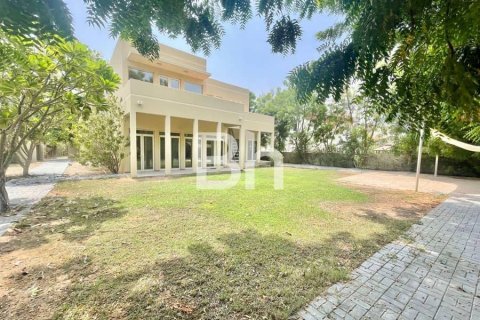Villa de 5 dormitorios  No. 114548 3