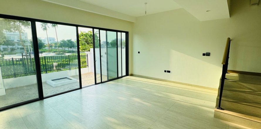4 bedrooms Townhouse in Dubai, UAE No. 142733