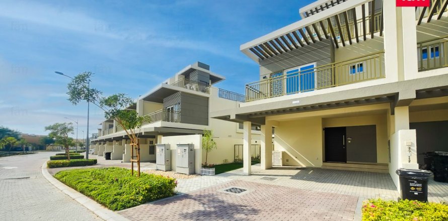 3 bedrooms Townhouse in Dubai, UAE No. 142739
