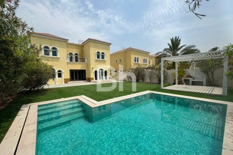 Villa de 5 dormitorios  No. 114474 2