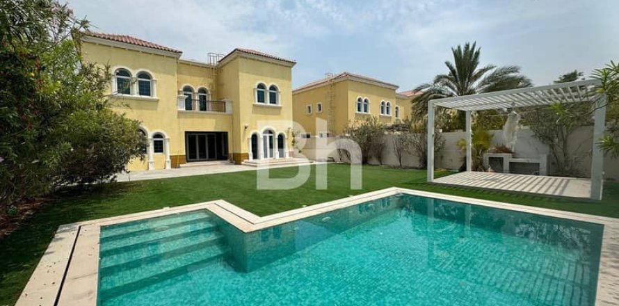 Villa de 5 dormitorios  No. 114474