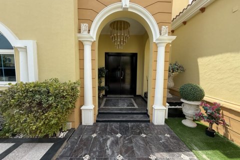 4 bedrooms Villa in Legacy, UAE No. 147498 14