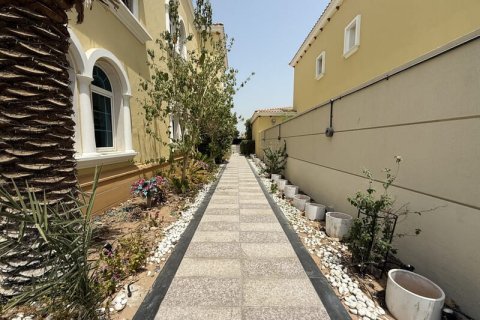 4 bedrooms Villa in Legacy, UAE No. 147498 12