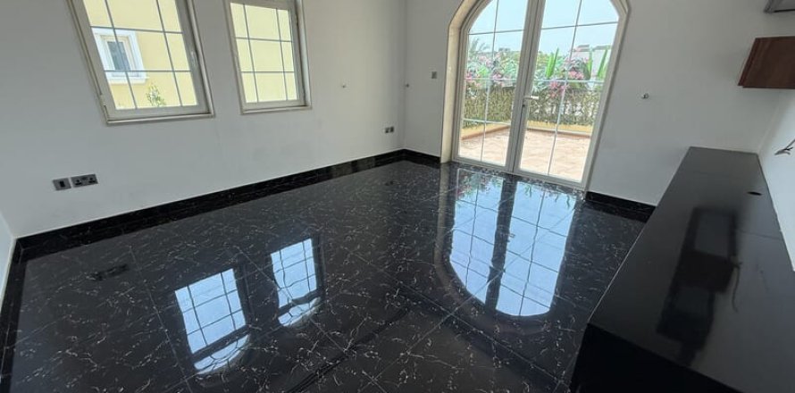 4 bedrooms Villa in Legacy, UAE No. 147498