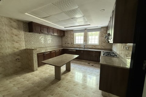 4 bedrooms Villa in Legacy, UAE No. 147498 18