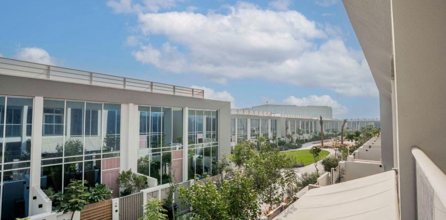 2 bedrooms Villa in Dubai, UAE No. 142779