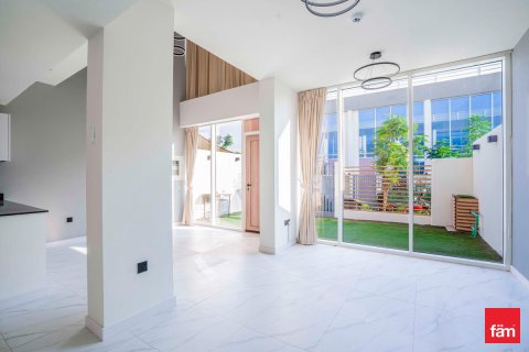 2 bedrooms Villa in Dubai, UAE No. 142779 12