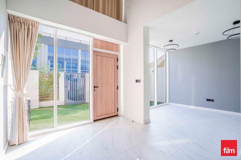 2 bedrooms Villa in Dubai, UAE No. 142779 9