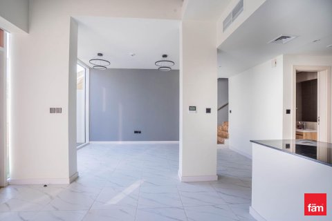 2 bedrooms Villa in Dubai, UAE No. 142779 10