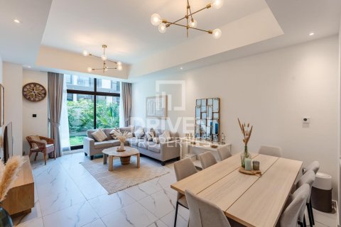 4 bedrooms Villa in District 11, UAE No. 191472