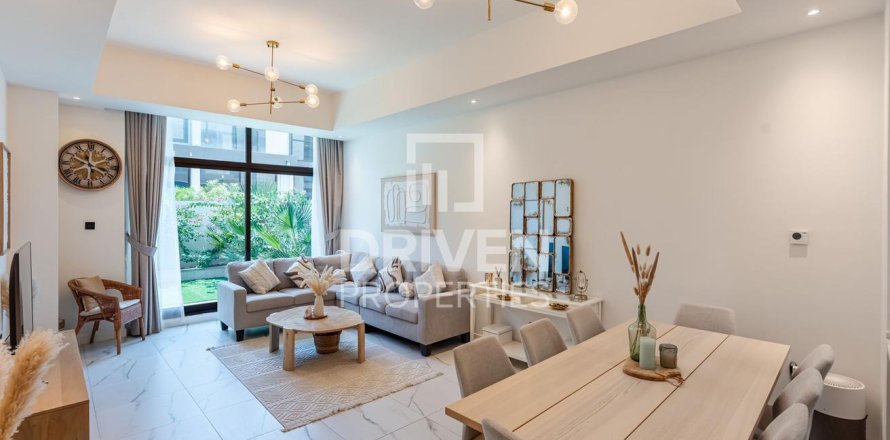 4 bedrooms Villa in District 11, UAE No. 191472