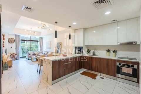 4 bedrooms Villa in District 11, UAE No. 191472 6