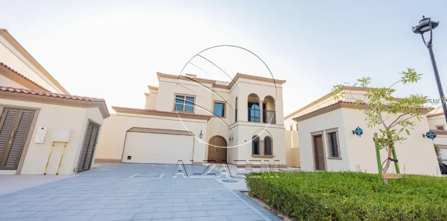 5 bedrooms Villa in Abu Dhabi, UAE No. 167915
