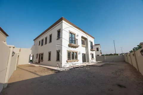 5 bedrooms Villa in Abu Dhabi, UAE No. 167915 3