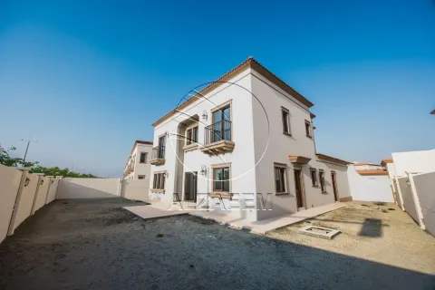 5 bedrooms Villa in Abu Dhabi, UAE No. 167915 9