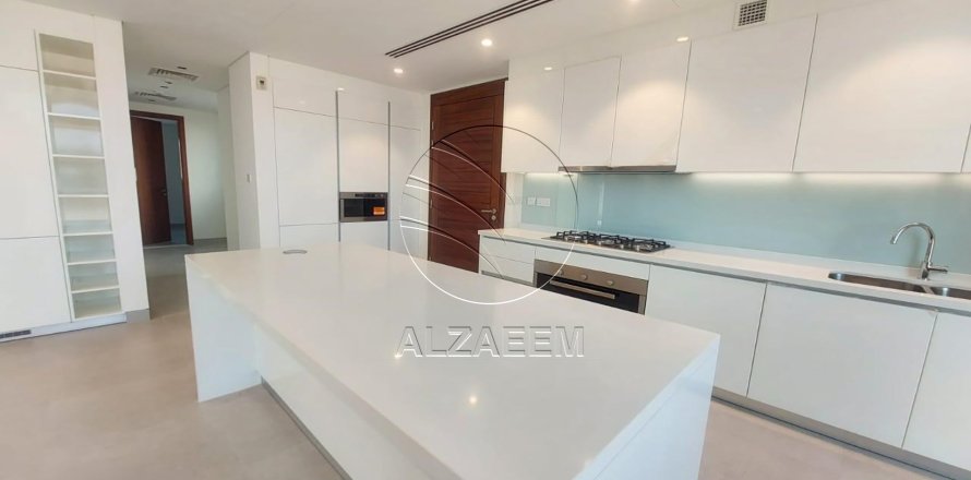 4 bedrooms Villa in Abu Dhabi, UAE No. 167910